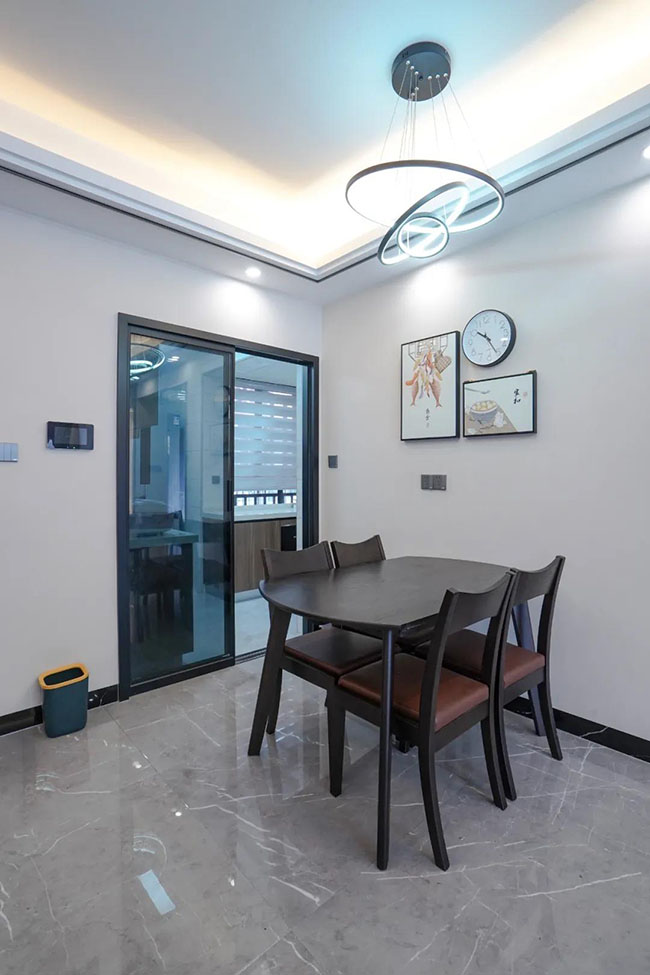 104㎡大三居，極簡(jiǎn)風(fēng)與實(shí)用主義結(jié)合，締造年輕人的舒適生活